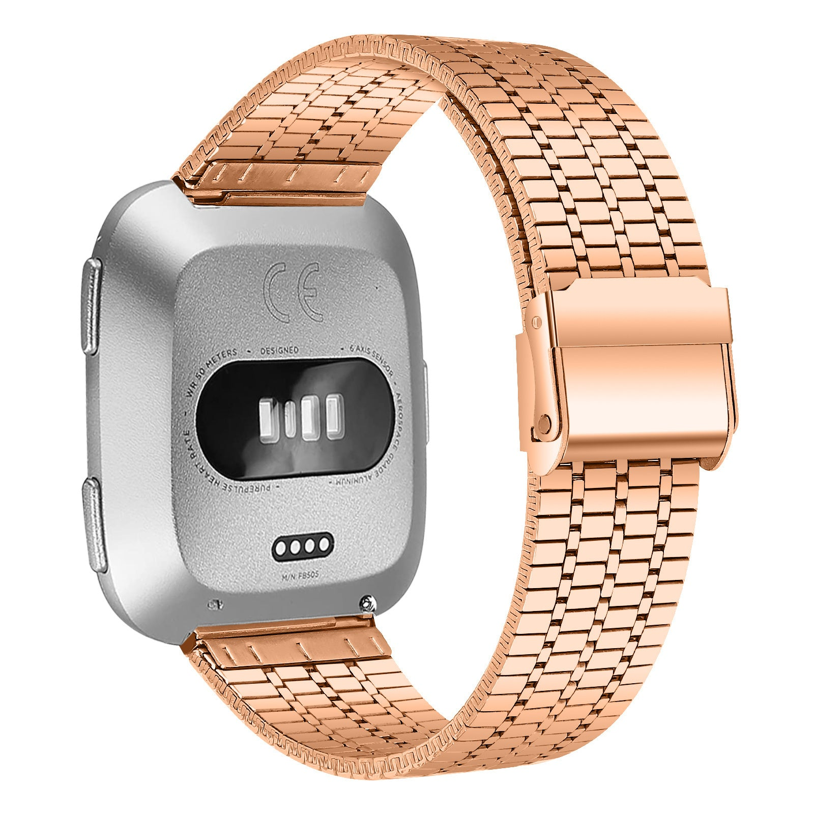Eine silberne Fitbit-Uhr mit einem roségoldenen Metallband. Das Band ist in einer offenen Schleife. Die Rückseite der Uhr hat Sensoren.