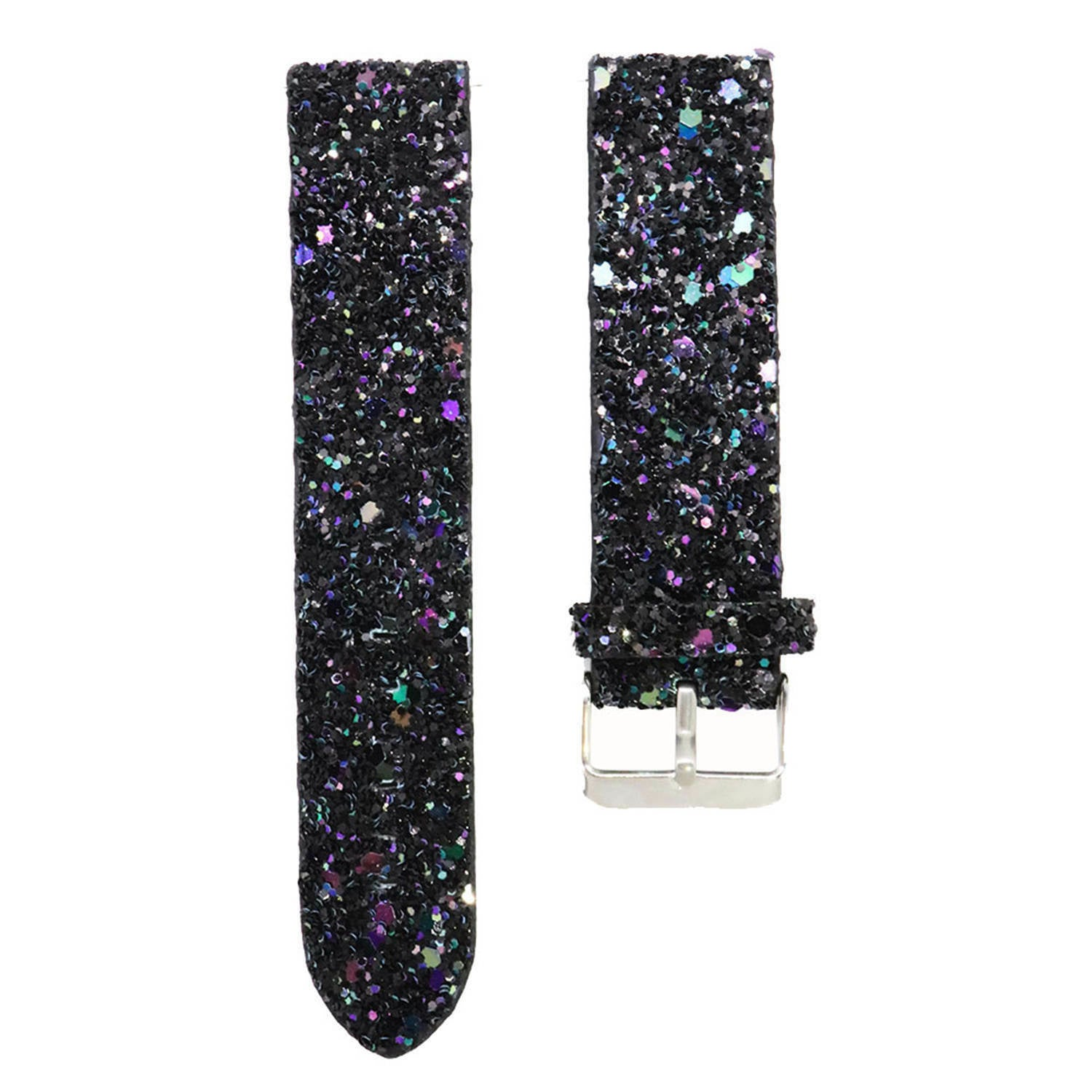 Zwei schwarze Armbänder mit Glitzer. Eines hat eine Schnalle. Weißer Hintergrund.