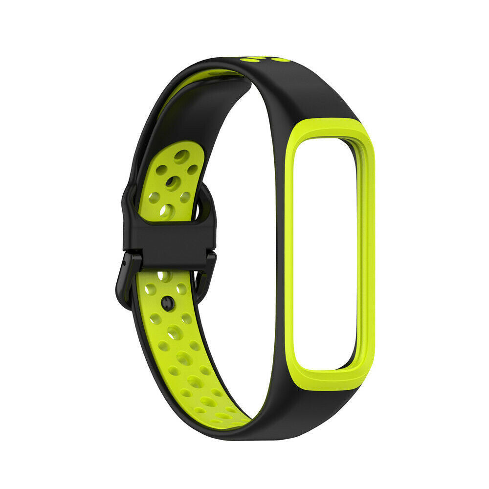 Ein schwarzes und neongrünes Armband. Das Armband ist gebogen und hat einen Verschluss. Die Innenseite ist neongrün mit Löchern.