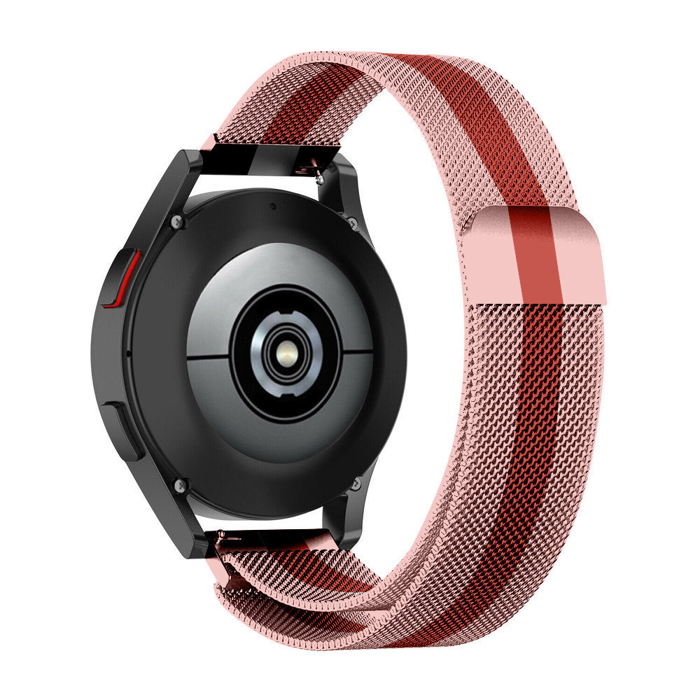 Eine schwarze Smartwatch mit roségoldfarbenem Mesh-Armband. Die Rückseite der Uhr zeigt Sensoren. Das Band umschließt. Weißer Hintergrund.