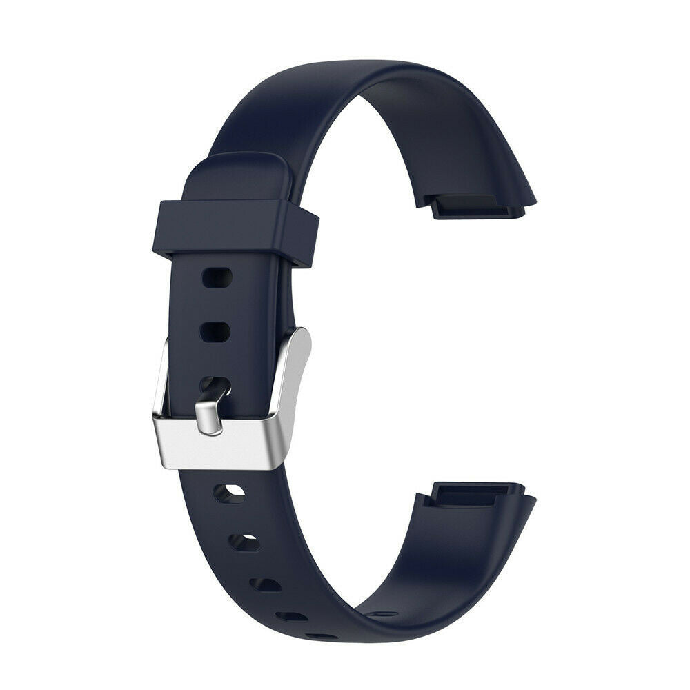 Ein marineblaues Uhrenarmband mit silberner Schnalle. Das Armband ist gebogen und hat Löcher zur Anpassung. Der Hintergrund ist weiß.