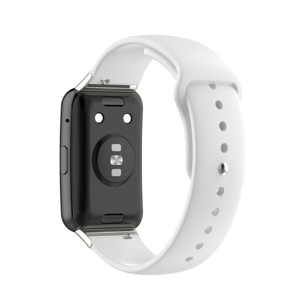 Eine schwarze Smartwatch mit weißem Armband. Die Uhr hat einen rechteckigen Bildschirm, und das Armband hat Löcher zur Anpassung.