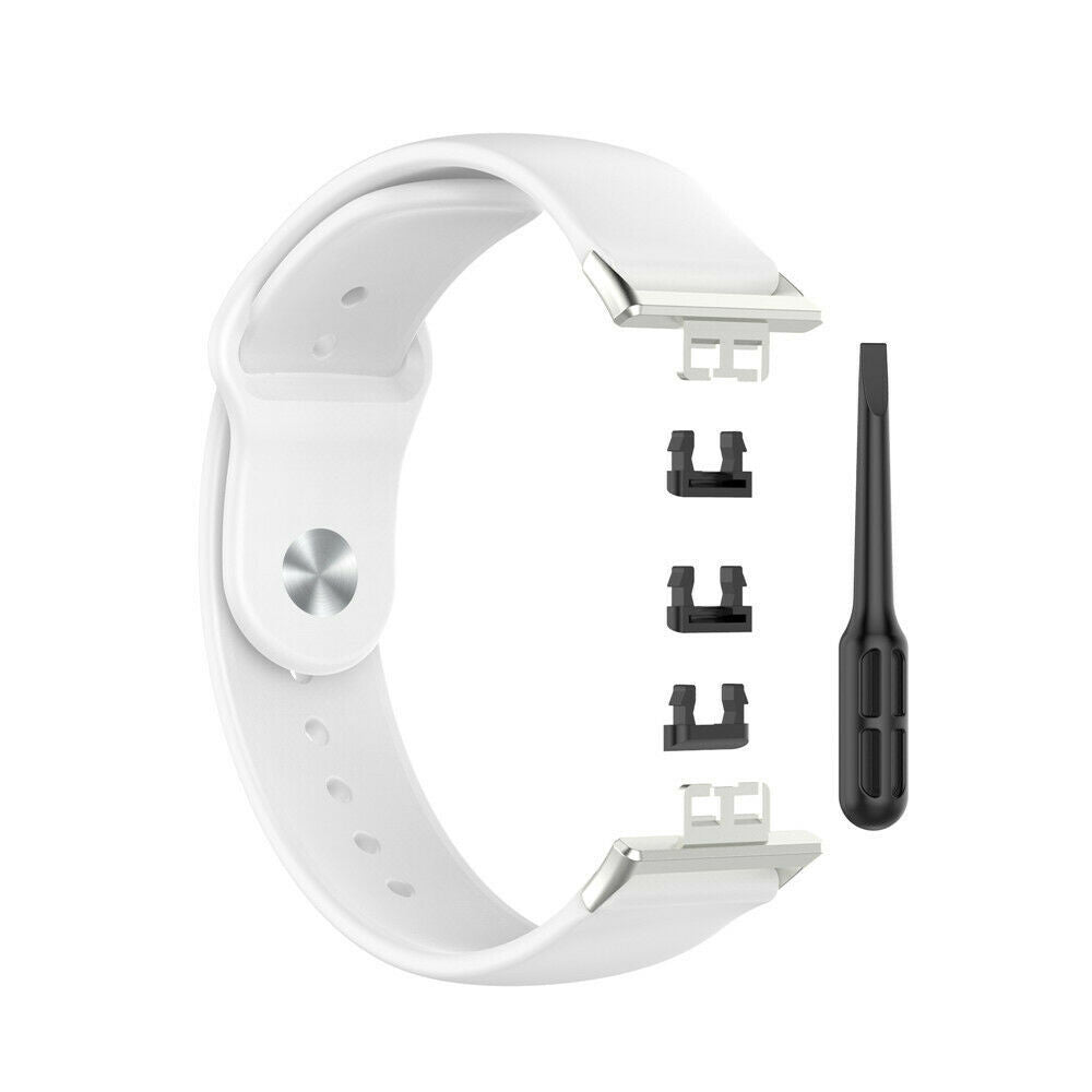 Weißes Uhrenarmband und seine Teile. Enthält Band, drei Verbinder und ein schwarzes Werkzeug. Das Band hat eine Metallschnalle.