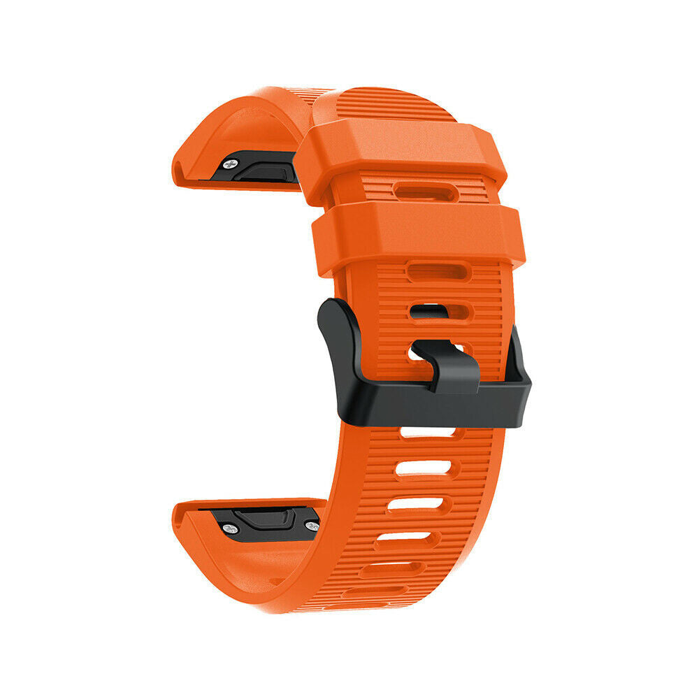 Ein orangefarbenes Uhrenarmband mit schwarzer Schnalle. Es besteht aus Gummi und hat eine strukturierte Oberfläche mit mehreren Löchern.