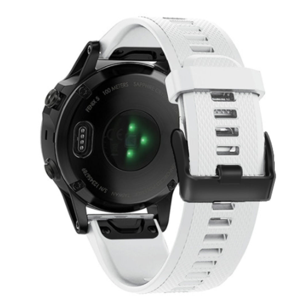 Schwarze und weiße Garmin Fenix 5 Smartwatch. Weißes Armband, schwarzes Zifferblatt und grüner Herzfrequenzsensor auf der Rückseite.