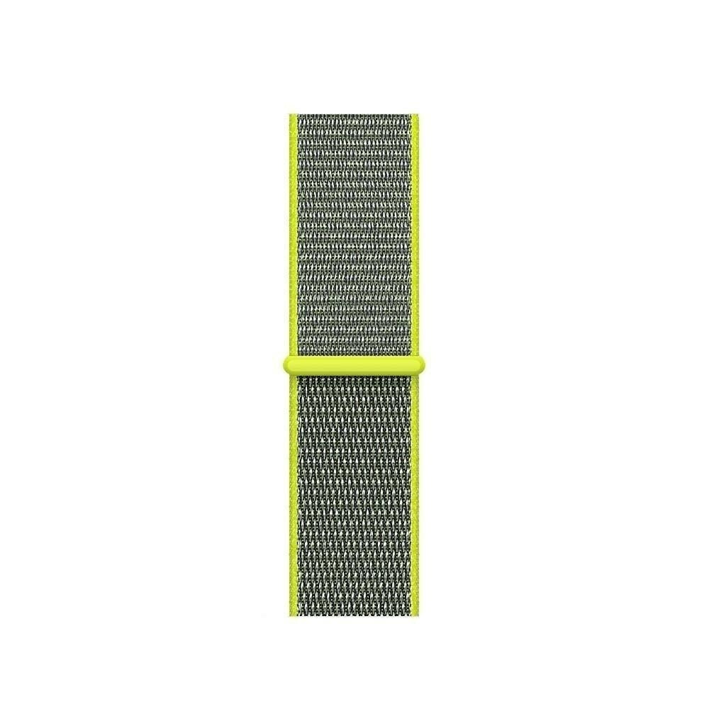 Ein vertikales Uhrenarmband mit einem schwarz-grauen Webmuster und neongelben Kanten, Verschluss und Besatz auf weißem Hintergrund.