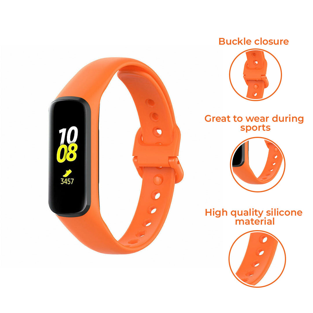 Ein orangefarbener Fitnesstracker mit schwarzem Bildschirm, der Zeit und Schritte anzeigt. Er besteht aus Silikon und hat einen Schnallenverschluss.