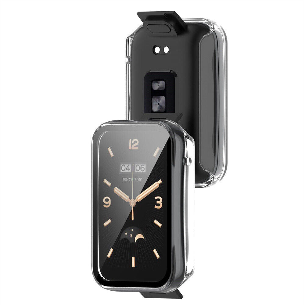 Eine schwarze Smartwatch mit Schutzhülle. Das Zifferblatt zeigt Uhrzeit und Datum an. Der Hintergrund ist unscharf.