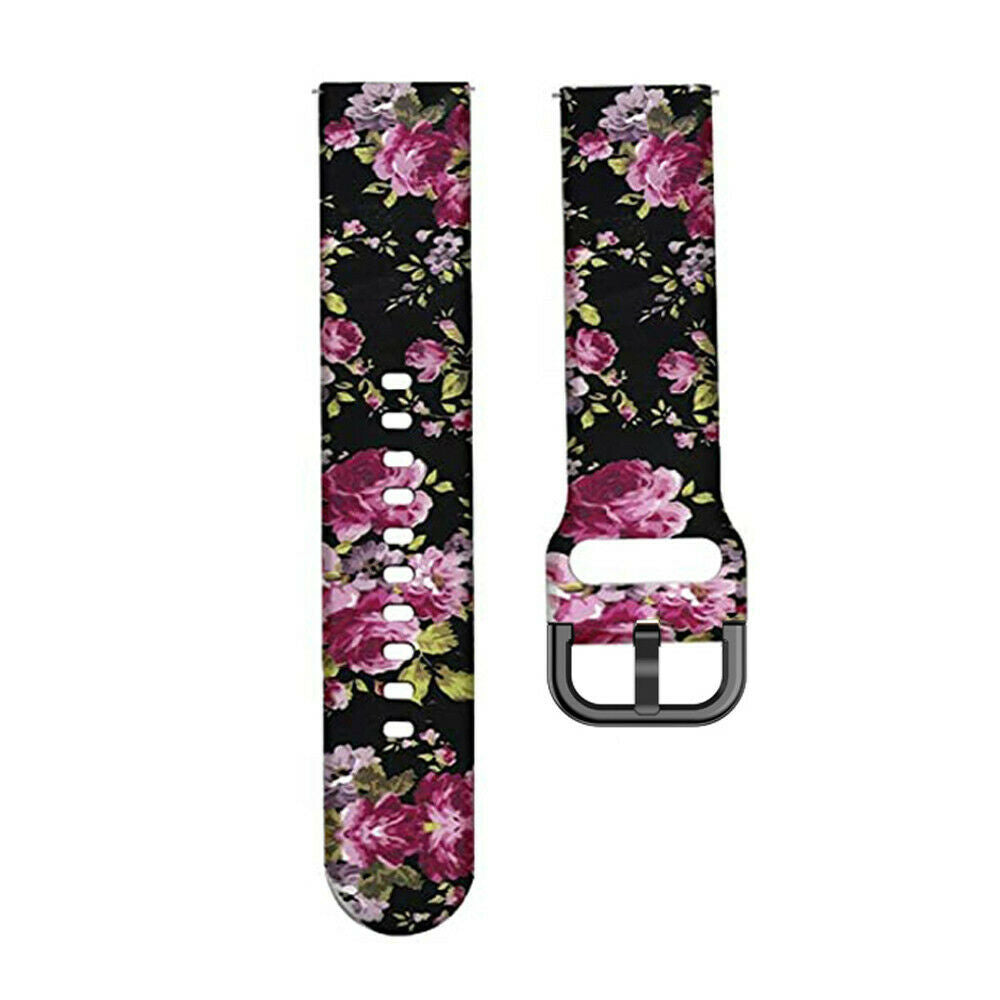 Zwei Uhrenarmbänder mit schwarzem Hintergrund, Blumendesign aus rosa und lila Rosen und grünen Blättern.