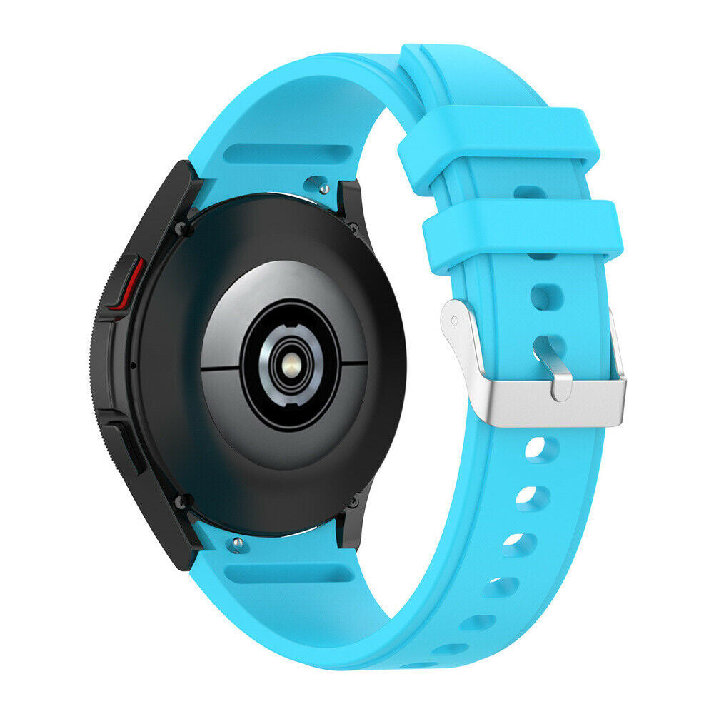 Eine schwarze Smartwatch mit hellblauem Armband wird gezeigt. Die Uhr hat ein kreisförmiges Zifferblatt mit freiliegender Rückseite. Das Armband ist verschnallt.