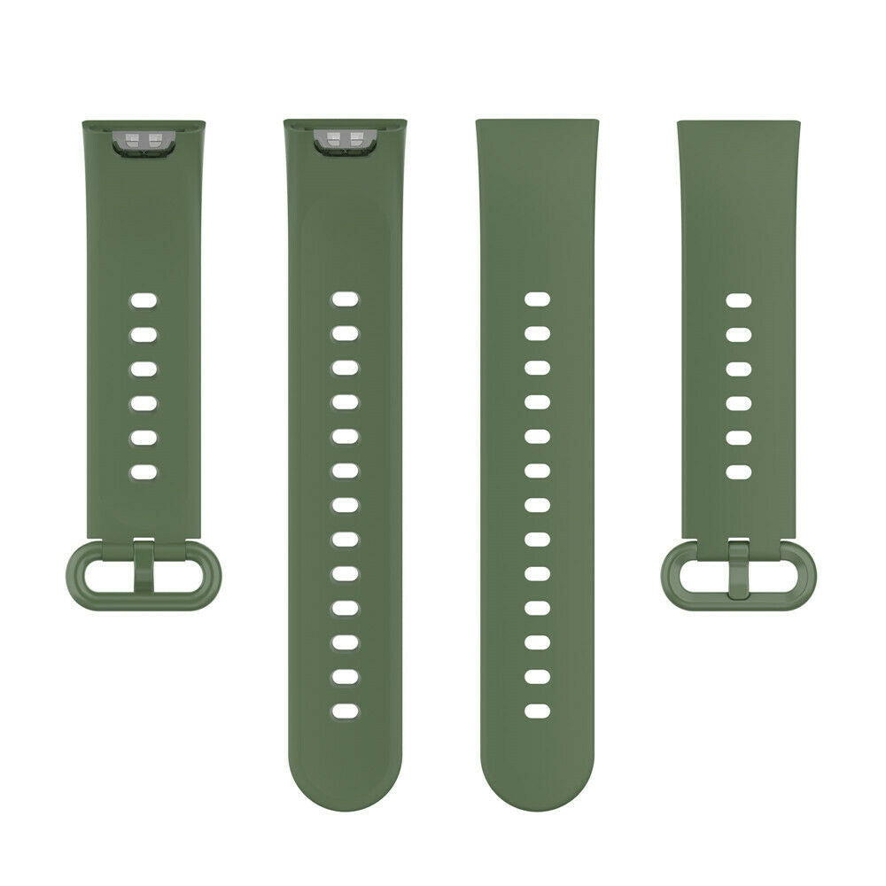 Vier olivgrüne Armbänder werden gezeigt. Jedes Armband hat Löcher zur Einstellung. Zwei haben Verschlüsse. Alle sind auf weißem Hintergrund.