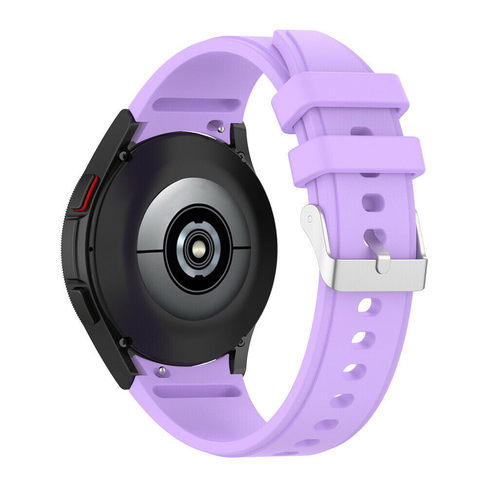 Eine Smartwatch mit schwarzem Zifferblatt und helllila Armband. Das Armband ist mit einer silbernen Schnalle befestigt. Die Rückseite der Uhr ist sichtbar.