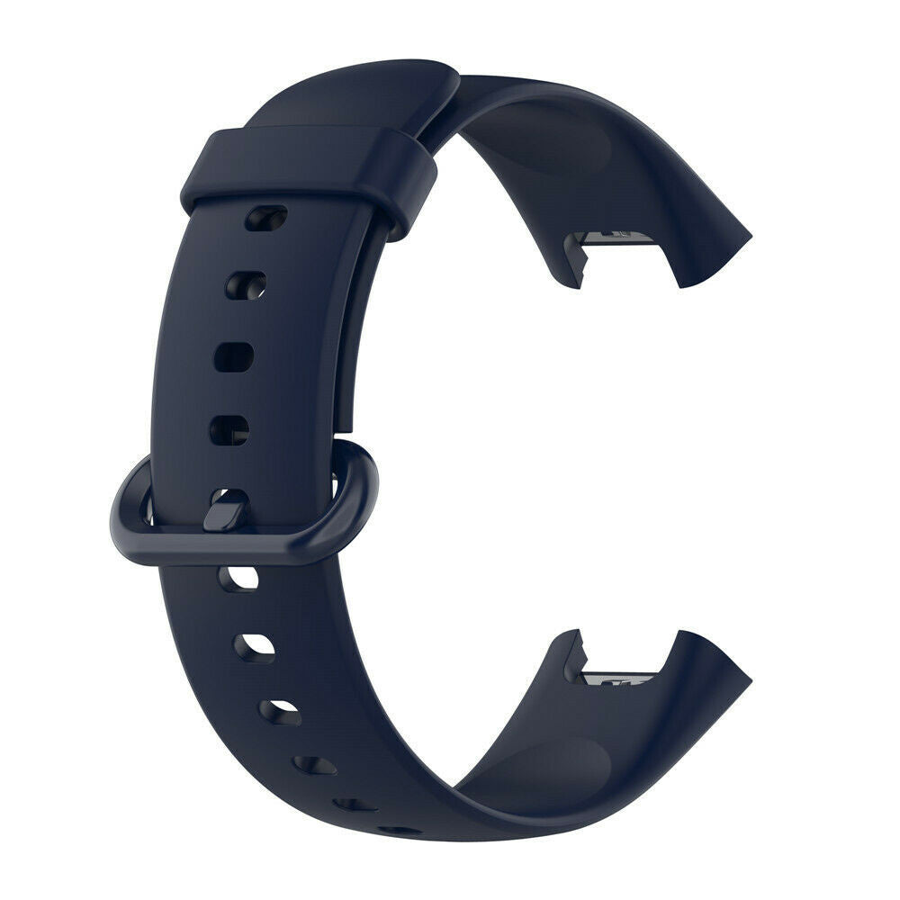 Ein marineblaues Uhrenarmband wird vor weißem Hintergrund gezeigt. Das Band ist gebogen und hat Löcher und eine Schnalle.