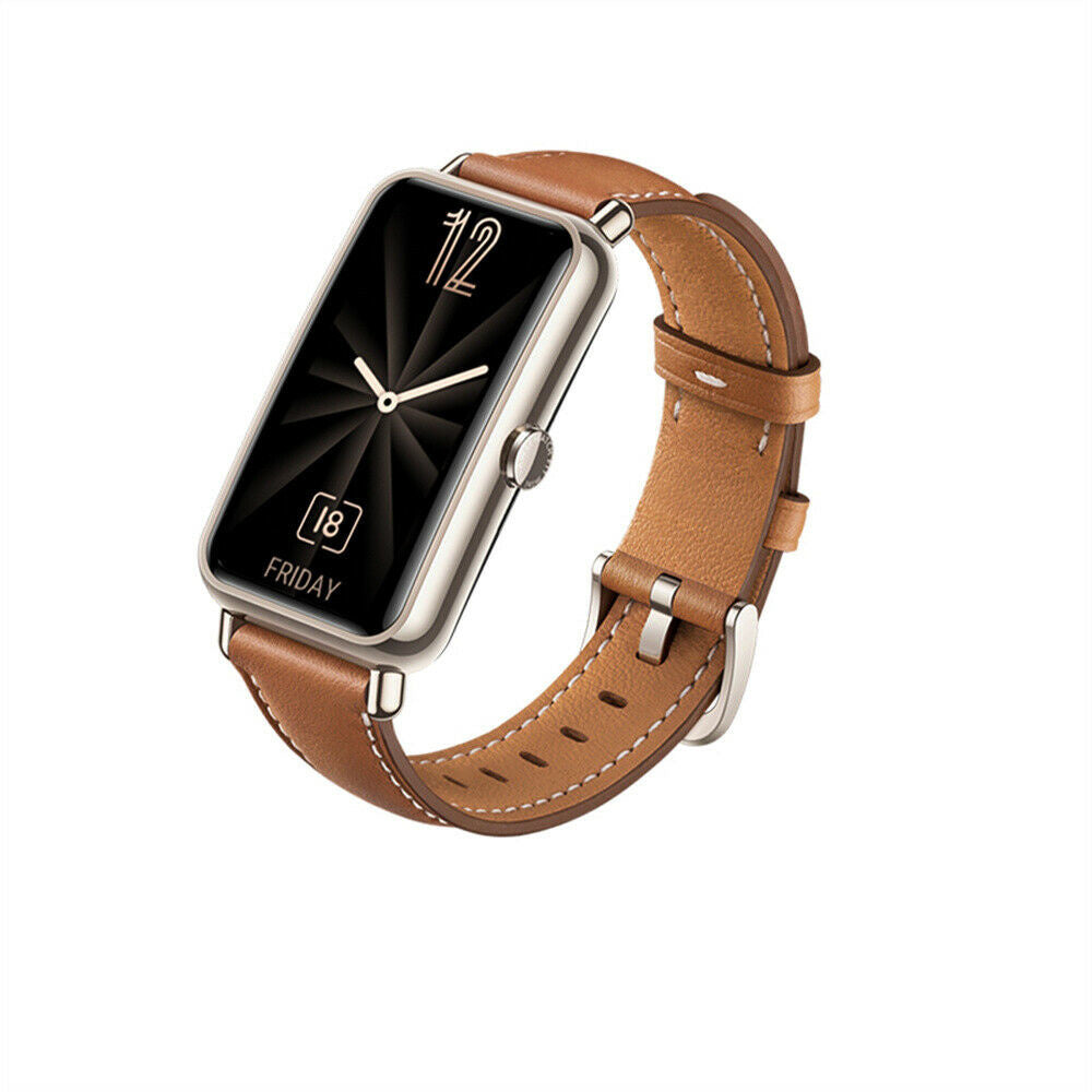 Eine Smartwatch mit braunem Lederarmband. Das Zifferblatt zeigt Zeit, Datum und ein radiales Design. Der Hintergrund ist weiß.