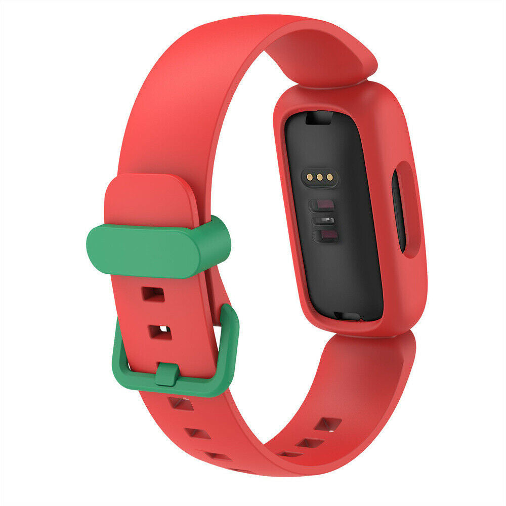 Rotes Smartwatch-Armband mit grünem Verschluss. Schwarzer Bildschirm mit goldenen Punkten. Rotes Band hat Löcher zur Anpassung.