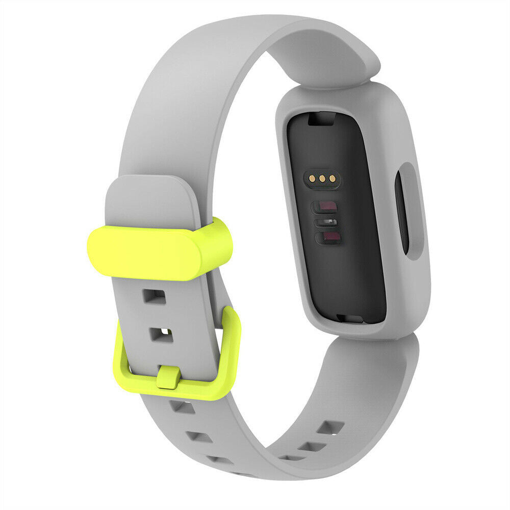 Grauer Fitnesstracker mit gelbem Verschluss. Das Gerät hat einen schwarzen Bildschirm mit drei Punkten und Linien. Das Band ist gebogen.