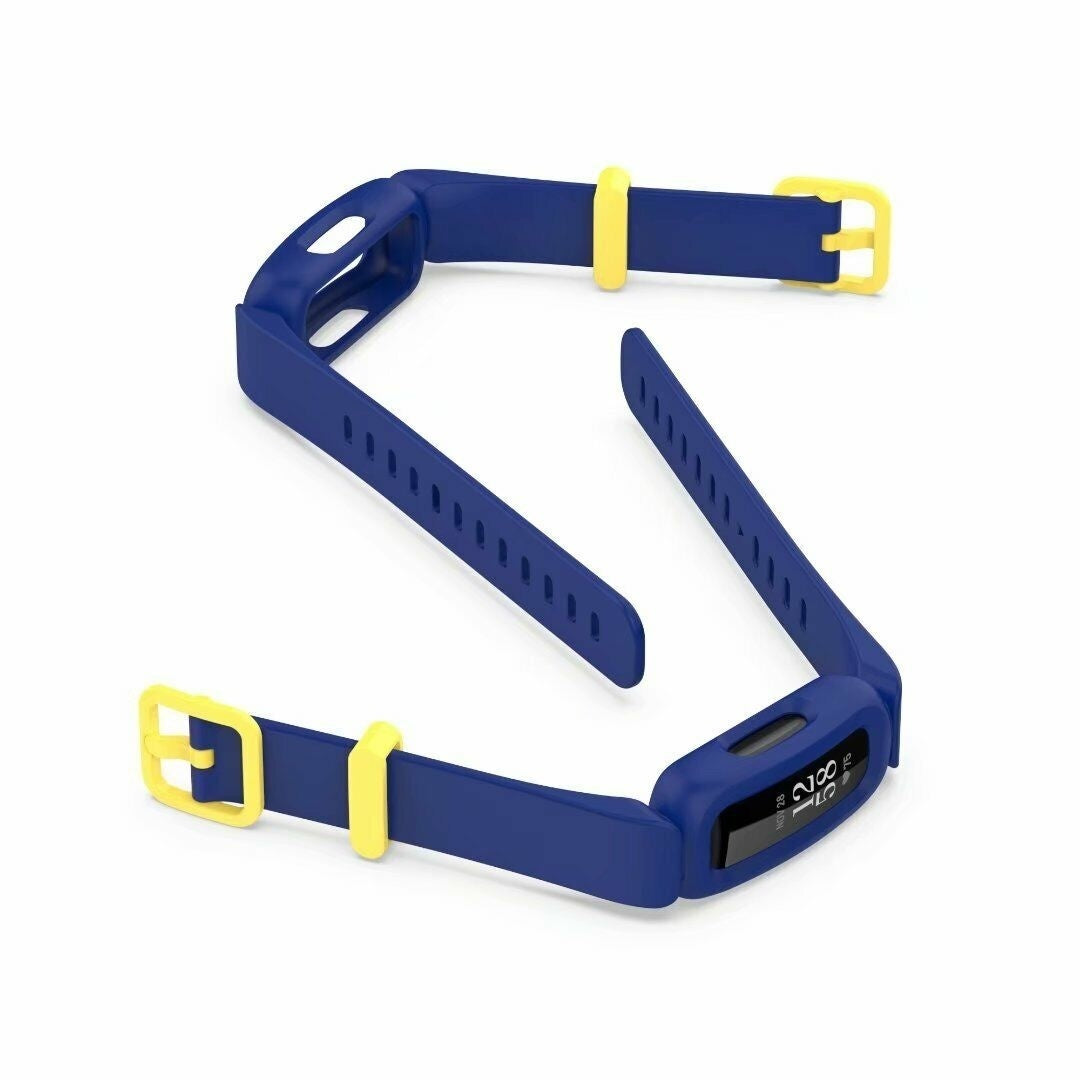 Blauer Fitnesstracker mit gelben Verschlüssen und Schnallen, der Zeit und Schritte auf weißem Hintergrund anzeigt.