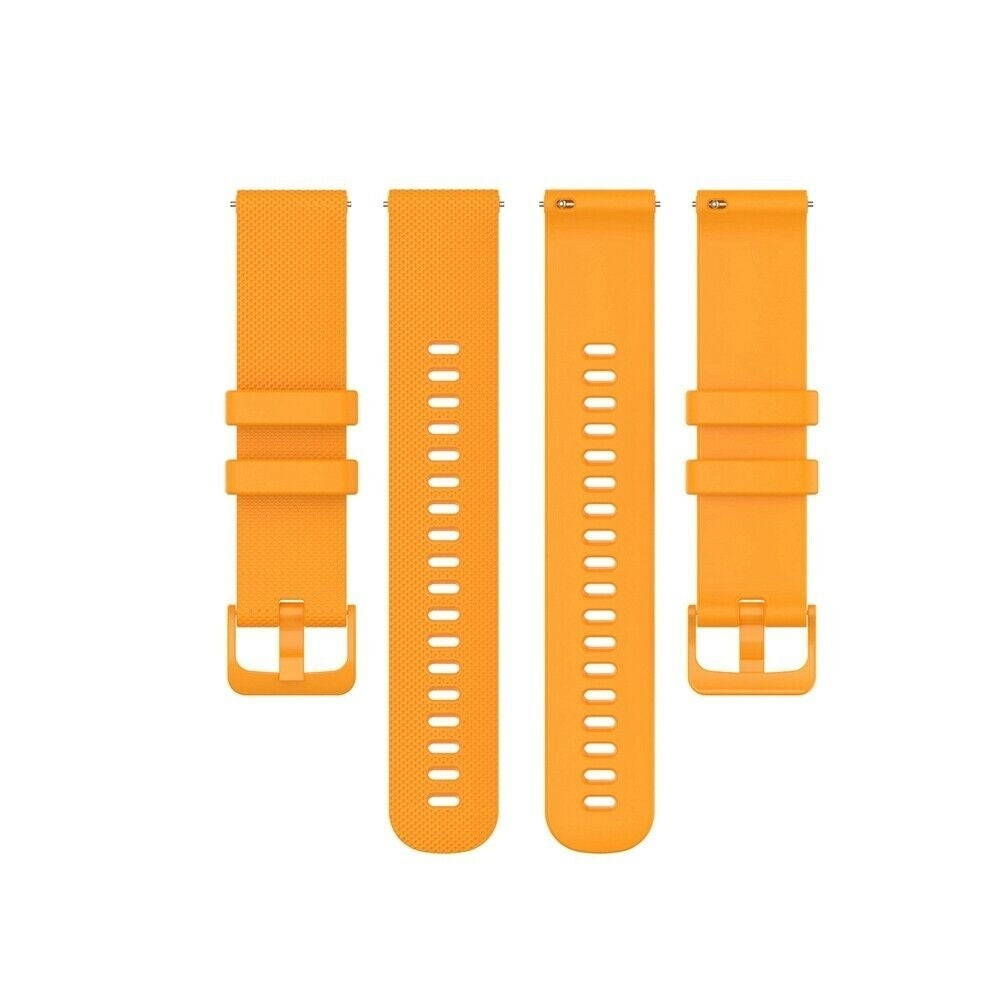 Vier orangefarbene Uhrenarmbänder auf weißem Hintergrund. Zwei haben Löcher, zwei haben Verschlüsse. Alle sind unterschiedlich lang.