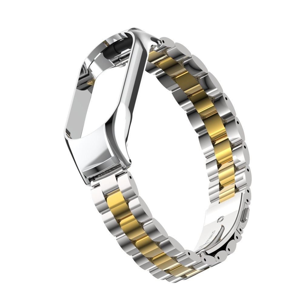 Ein silbernes und goldenes Uhrenarmband wird vor einem weißen Hintergrund gezeigt. Das Armband hat abwechselnde silberne und goldene Glieder.