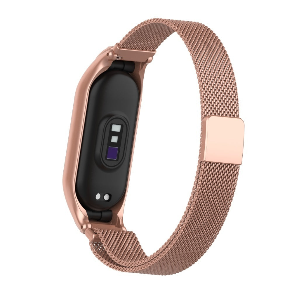 Roségold-Fitnesstracker mit Mesh-Armband. Der Bildschirm ist schwarz. Das Armband hat einen Magnetverschluss.