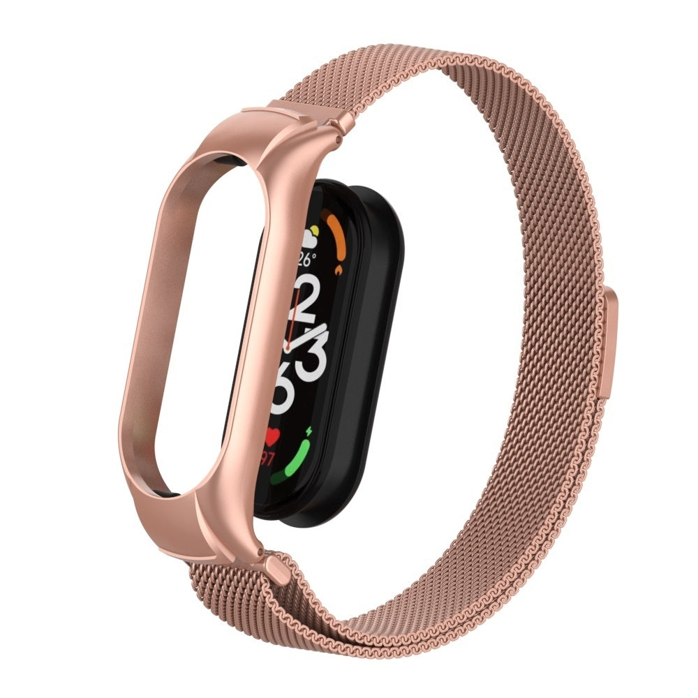 Roségoldene Smartwatch mit schwarzem Bildschirm, der Daten anzeigt. Das Armband ist ein feines Netz in der gleichen Farbe, das Gehäuse ist gebogen.