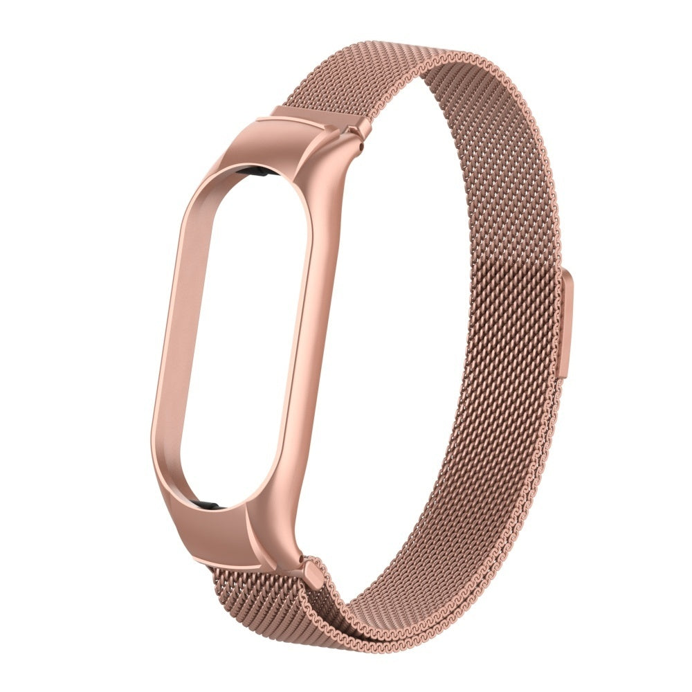 Roségoldenes Uhrenarmband. Es hat ein Metallmesh-Armband und einen Rahmen zur Aufnahme der Uhr. Der Rahmen ist gebogen und hat abgerundete Kanten.