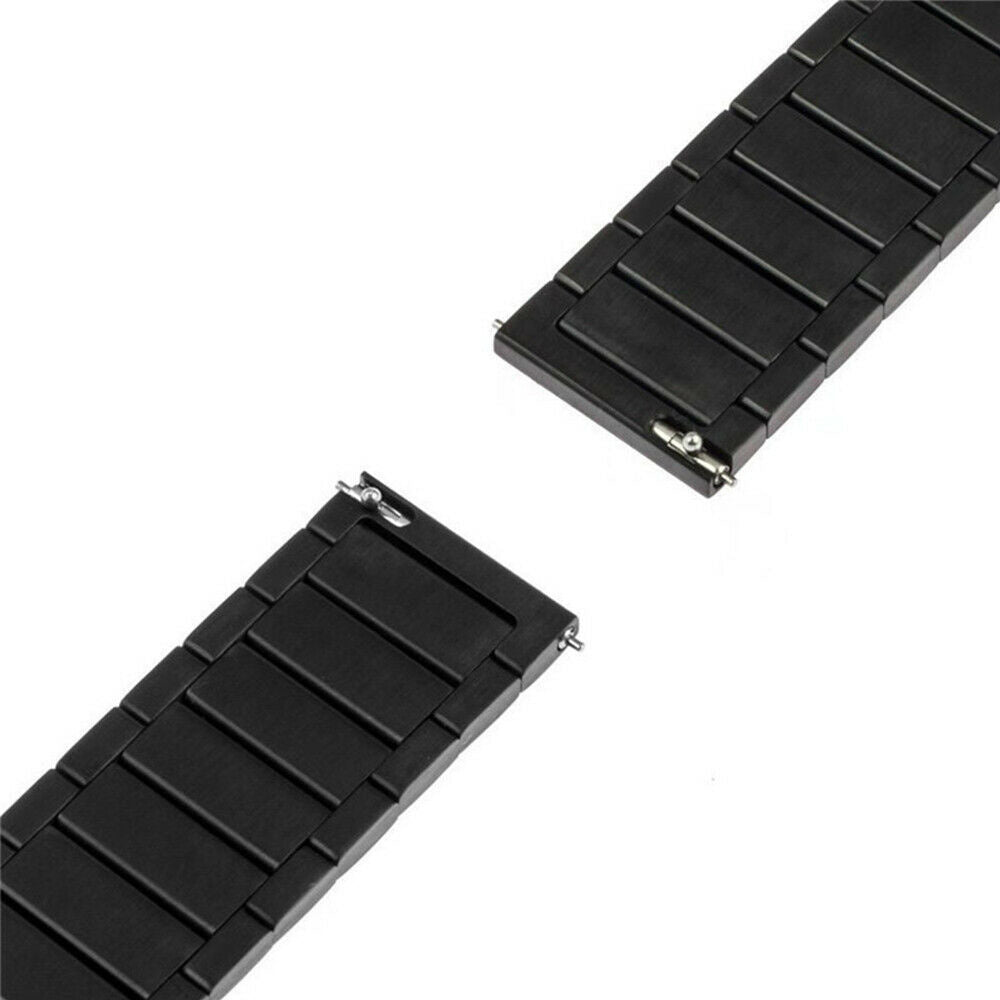 Zwei abgetrennte schwarze Uhrenarmbänder. Jedes Band weist rechteckige Glieder auf, die durch Metallstifte verbunden sind. Der Hintergrund ist schlicht weiß.
