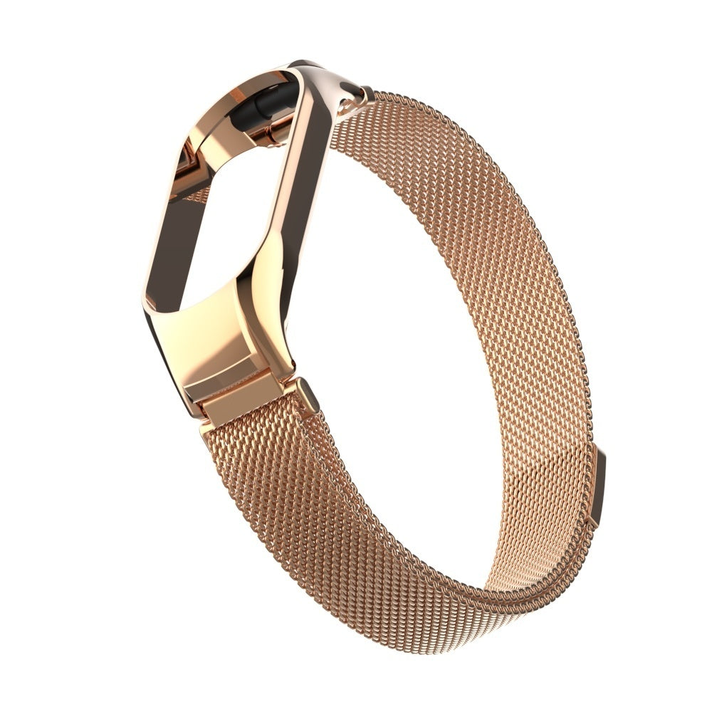 Ein roségoldenes Smartwatch-Armband mit Mesh-Design. Das Armband ist gebogen. Der Verschluss ist sichtbar. Der Hintergrund ist weiß.