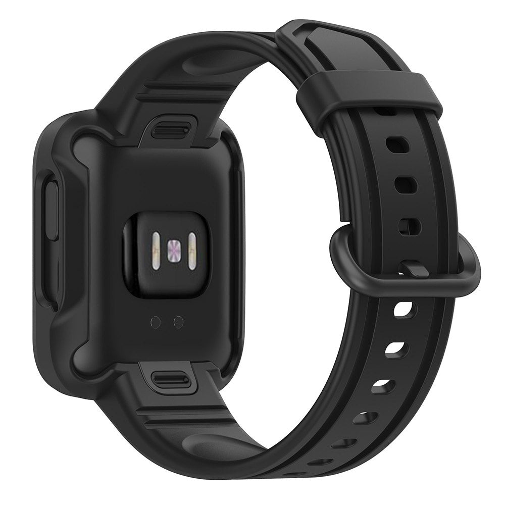 Eine schwarze Smartwatch mit Armband. Die Uhr hat einen quadratischen Bildschirm und einen Herzfrequenzsensor auf der Rückseite.