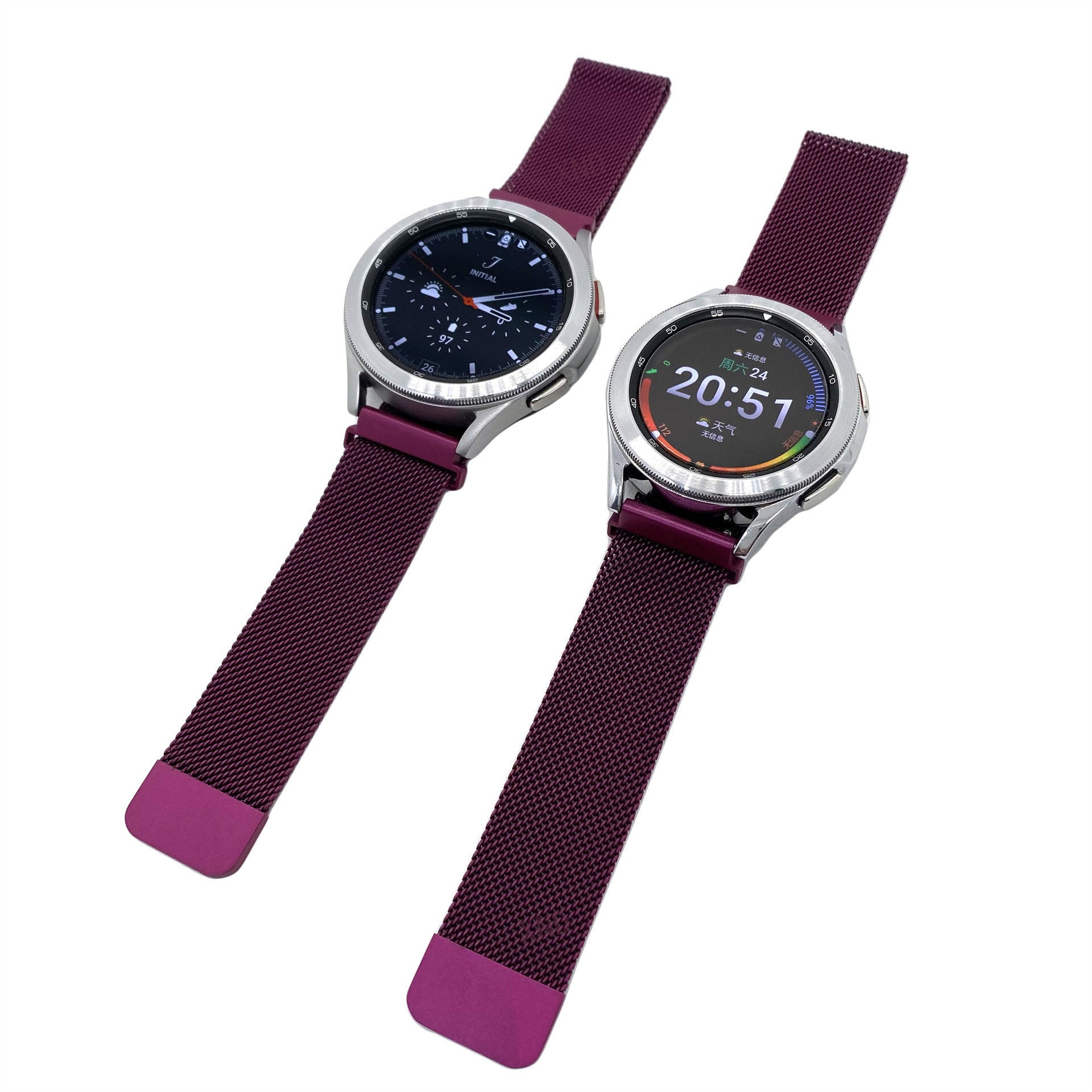 Zwei Smartwatches mit dunkelvioletten Bändern. Eine zeigt die Zeit 20:51, die andere 'INITIAL'.