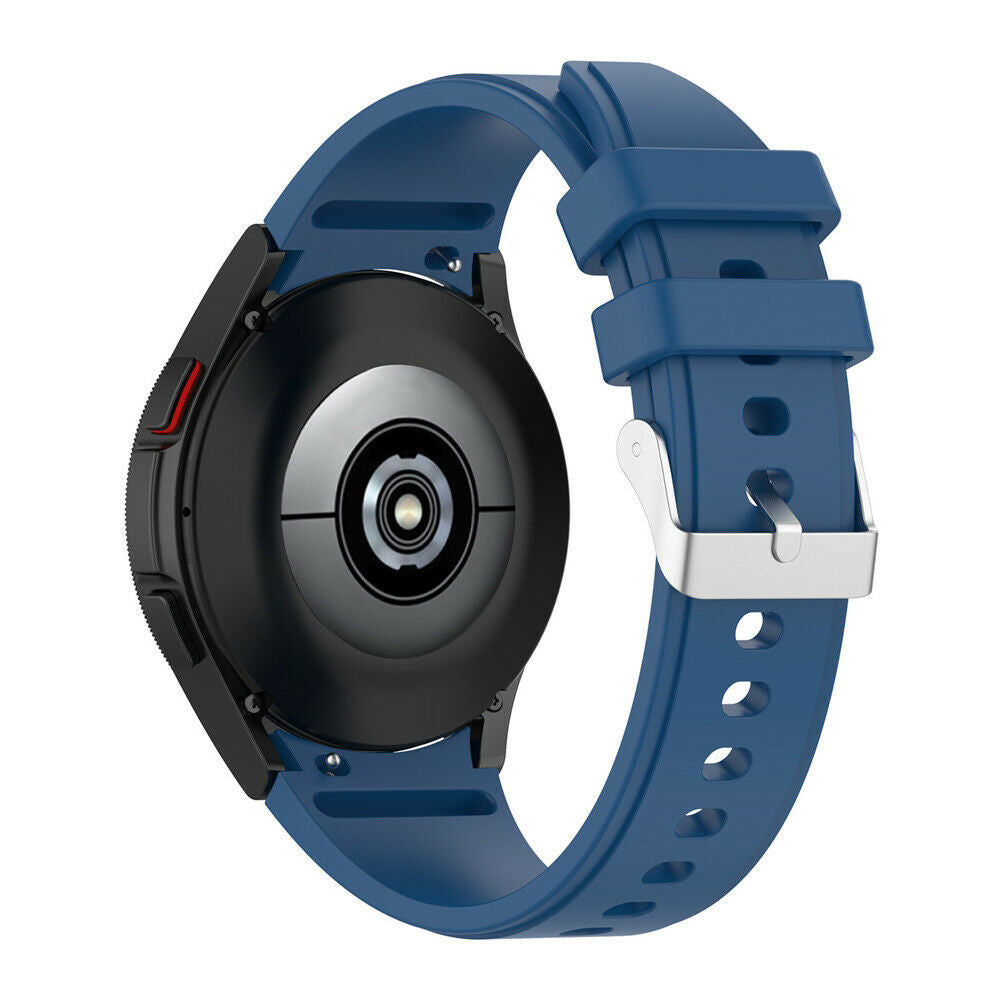 Eine schwarze Smartwatch mit blauem Armband. Das Armband ist mit dem Gehäuse verbunden. Die Uhr befindet sich auf weißem Hintergrund.