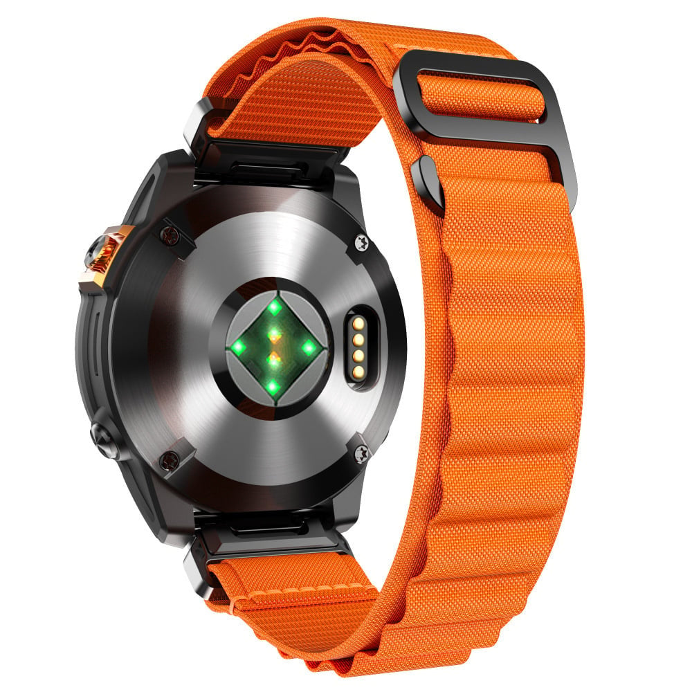 Eine schwarze Smartwatch mit orangefarbenem Armband. Die Rückseite zeigt einen Herzfrequenzsensor und Ladekontakte. Der Riemen wird mit schwarzem Metall befestigt.