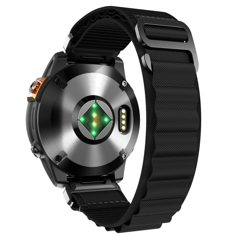 Schwarze Smartwatch mit schwarzem Stoffarmband. Die Uhr hat einen metallischen Rücken mit Sensoren und einem grünen Licht. Das Armband hat eine Schnalle.
