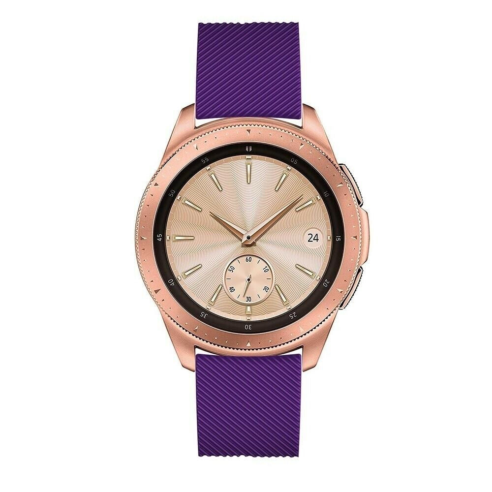 Eine roségoldene Smartwatch mit hellgoldenem Zifferblatt und lila Armbändern. Die Uhrzeit ist 24 Minuten nach der Stunde.