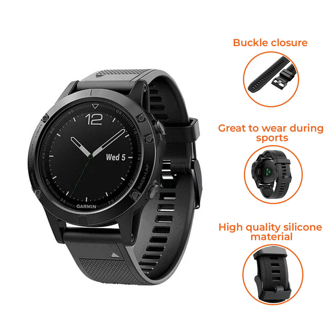 Schwarze Garmin Smartwatch mit schwarzem Armband, mit Schnallenverschluss und Informationen über die Verwendung beim Sport und Silikonmaterial.