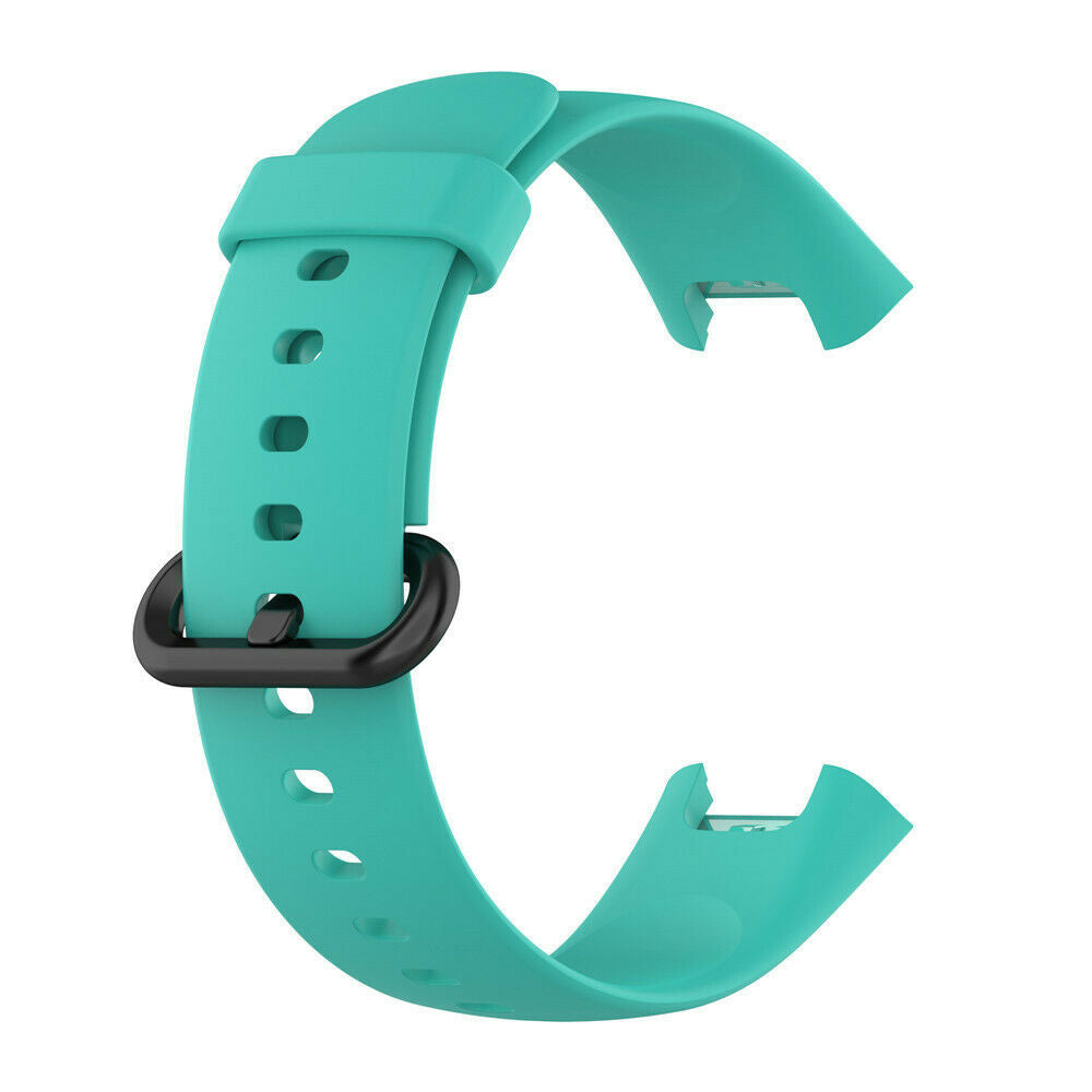 Ein türkisfarbenes Smartwatch-Armband mit schwarzer Schnalle. Das Band ist C-förmig gebogen und hat Löcher zur Anpassung.