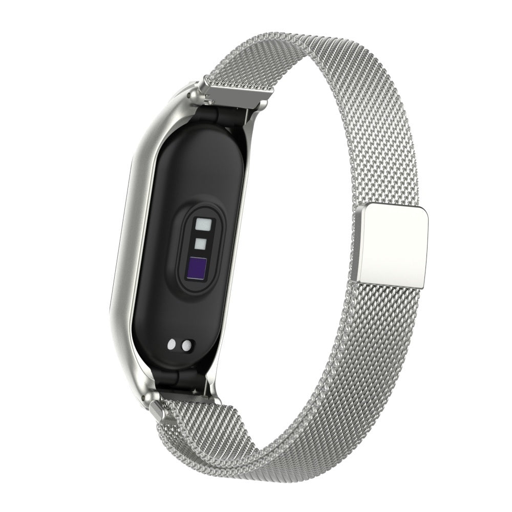 Eine silberne Smartwatch mit Mesh-Armband wird gezeigt. Das Zifferblatt ist schwarz mit einem lila Quadrat und zwei weißen Punkten.
