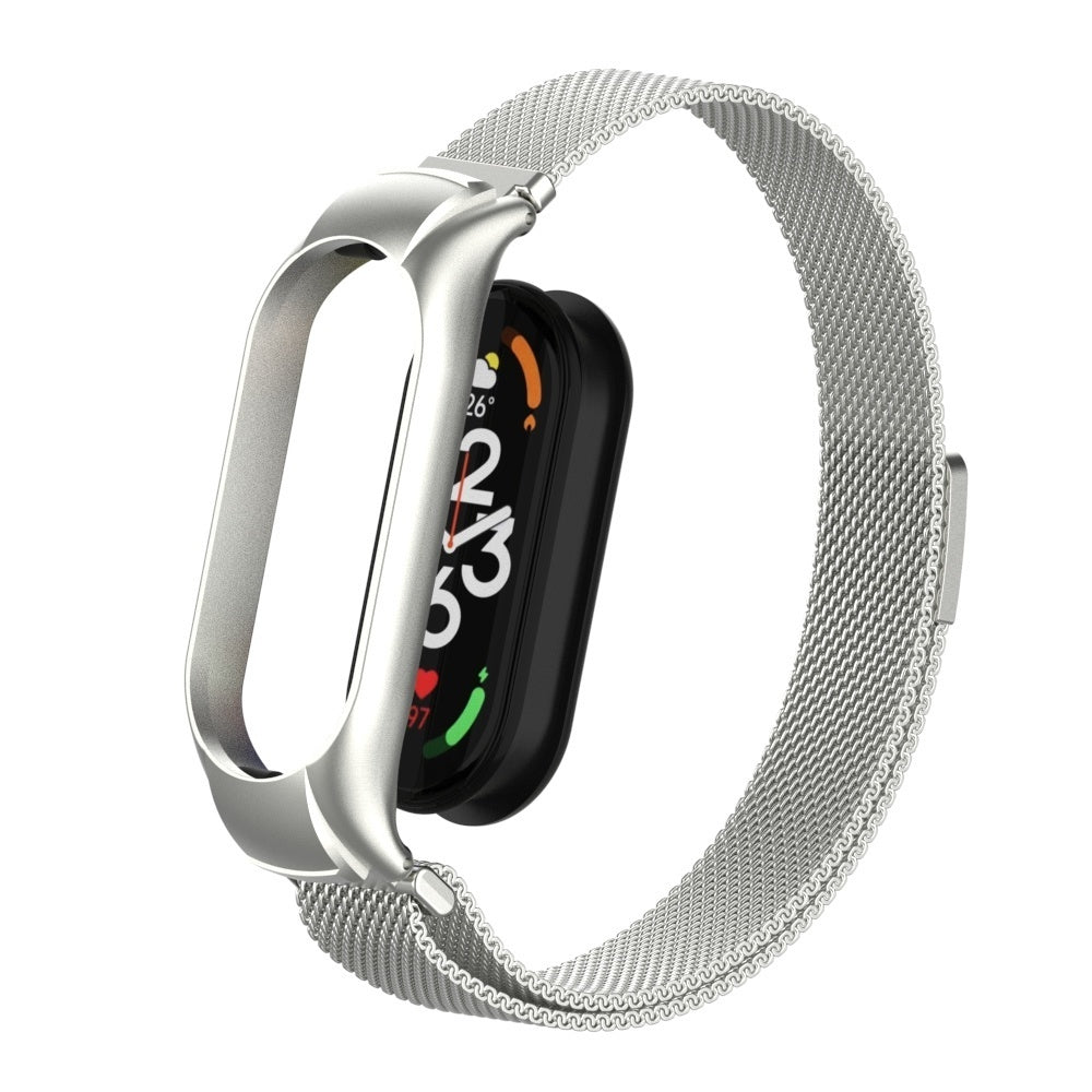 Ein silbernes Metall-Armband mit einem schwarzen Zifferblatt, das Zeit und Temperatur anzeigt. Das Band besteht aus feinem Mesh.