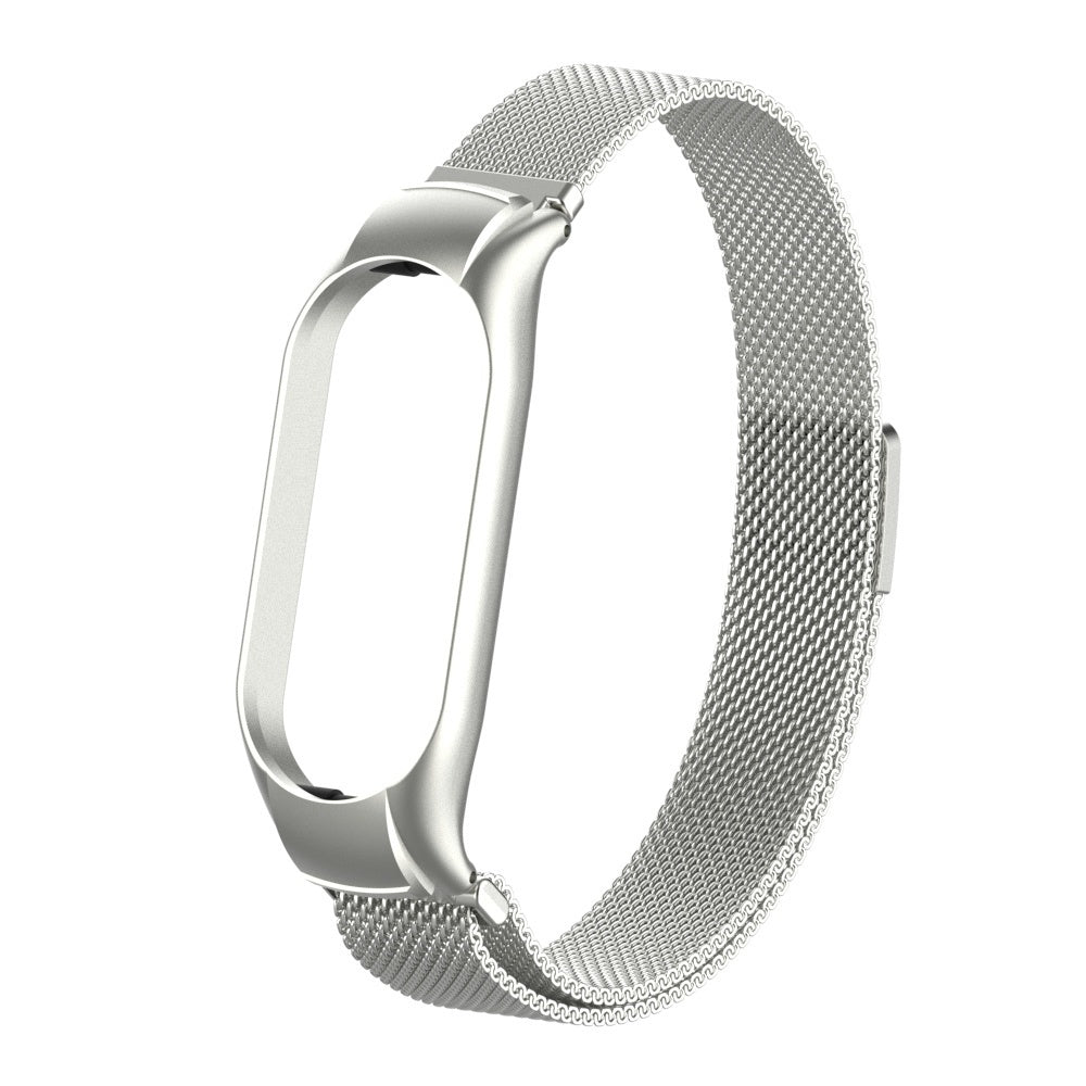 Ein silbernes Smartwatch-Armband mit Mesh-Design wird vor weißem Hintergrund gezeigt. Das Band hat eine kreisförmige Form.