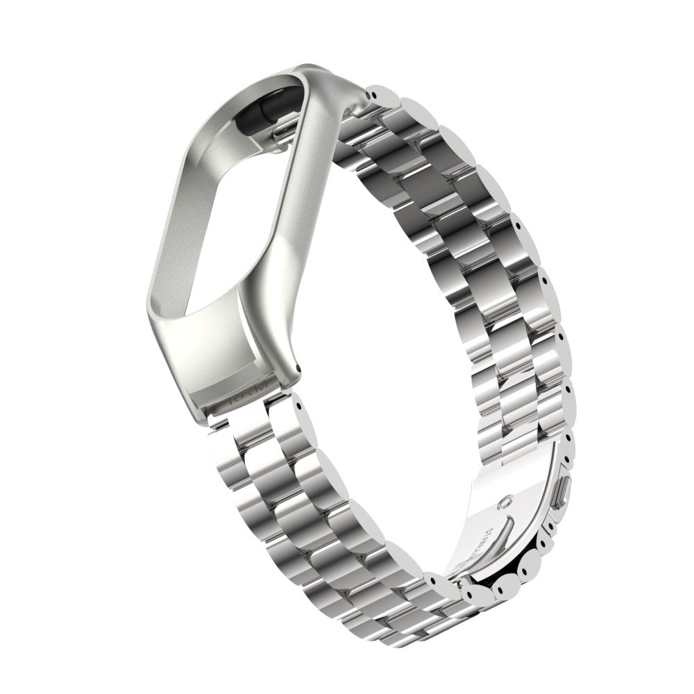 Ein silbernes Metall-Uhrenarmband in Bogenform vor weißem Hintergrund. Das Band besteht aus verbundenen rechteckigen Gliedern.