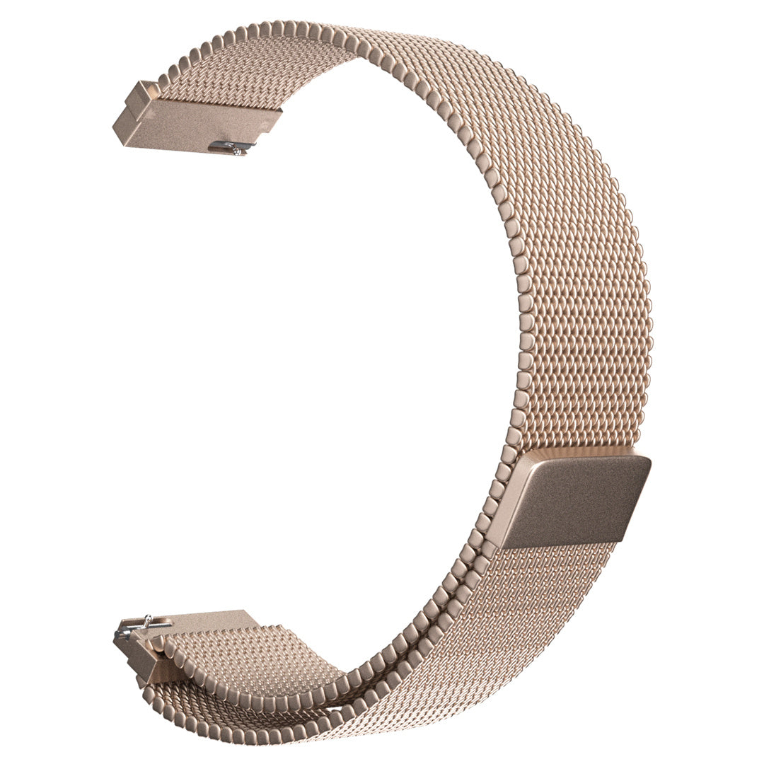 Ein goldfarbenes Mesh-Uhrenarmband ist gebogen. Das Band besteht aus kleinen, verbundenen Metallstücken, mit rechteckigen Enden und einem Verschluss.
