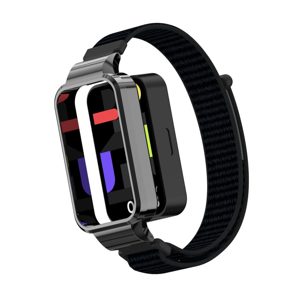 Smartwatch mit schwarzem Armband. Das Zifferblatt zeigt bunte Formen. Die Uhr hat einen Metallrahmen und ein schwarzes Gehäuse.
