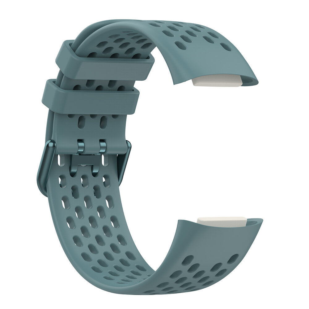 Ein türkisfarbenes Uhrenarmband mit mehreren Löchern. Es hat eine Schnalle und zwei weiße rechteckige Stücke. Das Band ist C-förmig auf weißem Hintergrund gebogen.