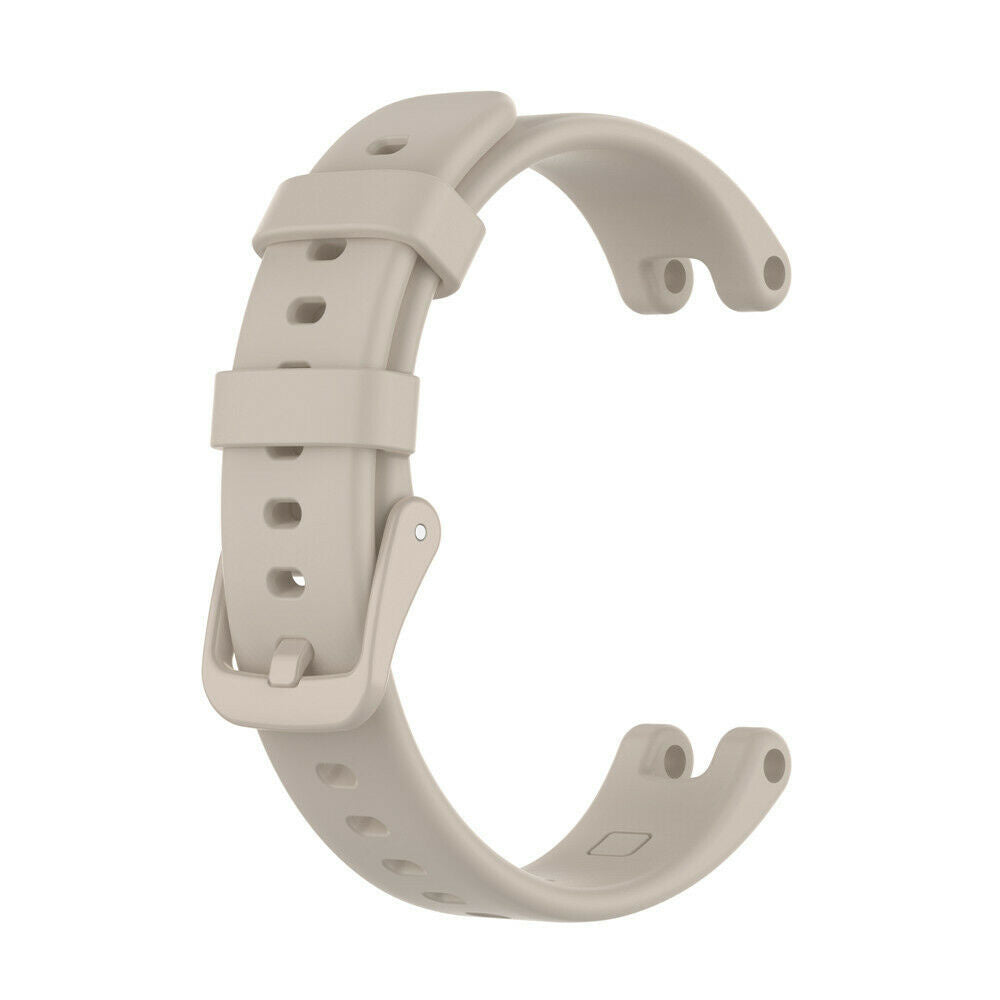 Ein hellbeige Armband, das in C-Form gebogen ist. Es hat Löcher zur Verstellung und eine Schnalle zum Befestigen an einer Uhr.