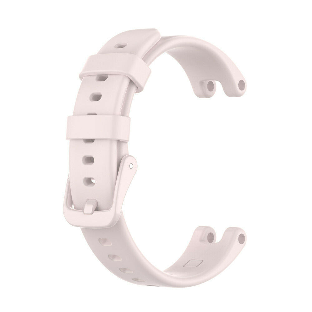Ein hellrosa Armband in C-Form. Es hat Löcher zur Anpassung und Befestigungspunkte. Das Armband befindet sich auf weißem Hintergrund.
