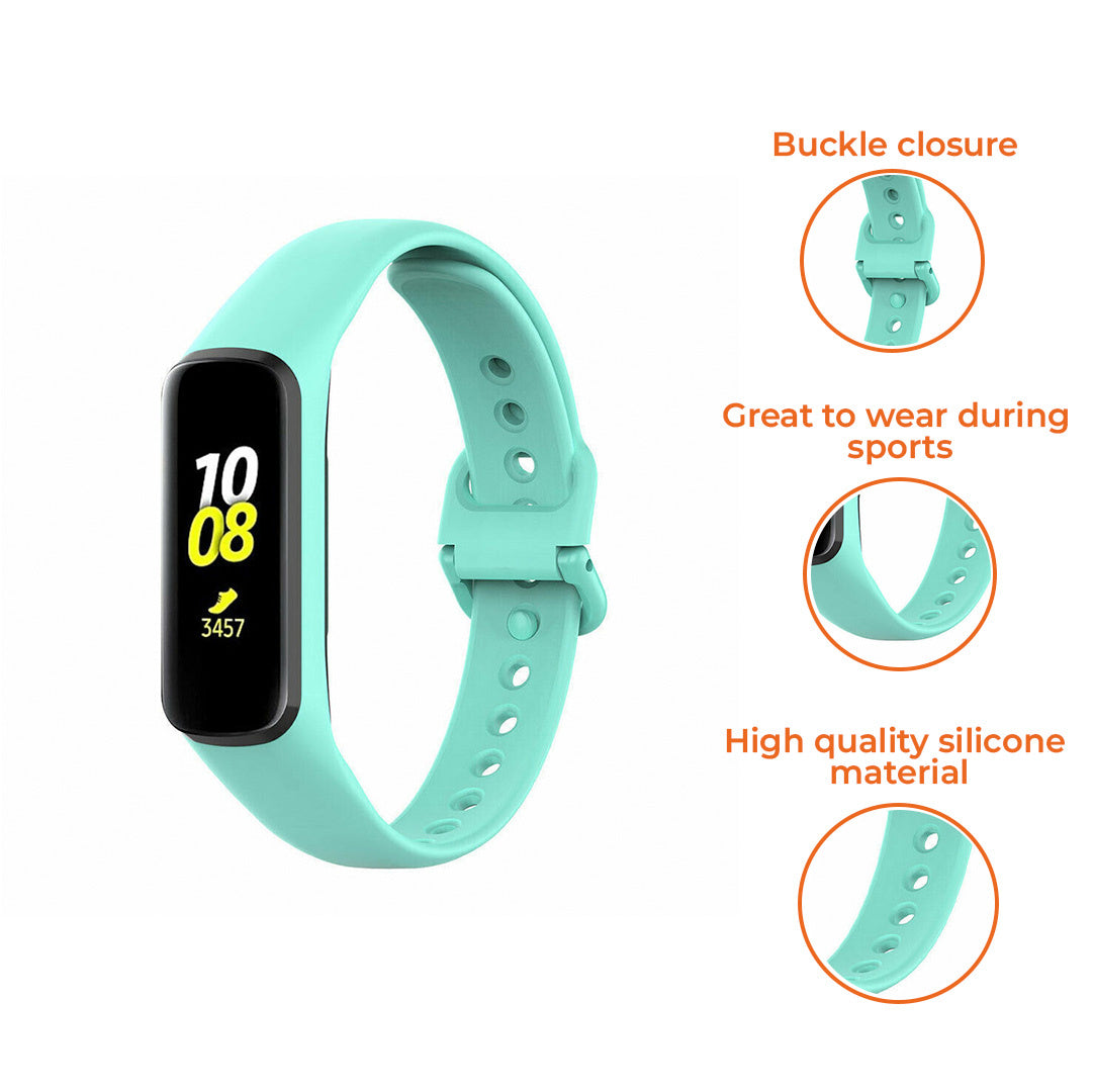 Eine türkisfarbene Smartwatch mit schwarzem Bildschirm, der Zeit und Schritte anzeigt. Details zeigen Schnalle, Sportnutzung und hochwertiges Silikonmaterial.