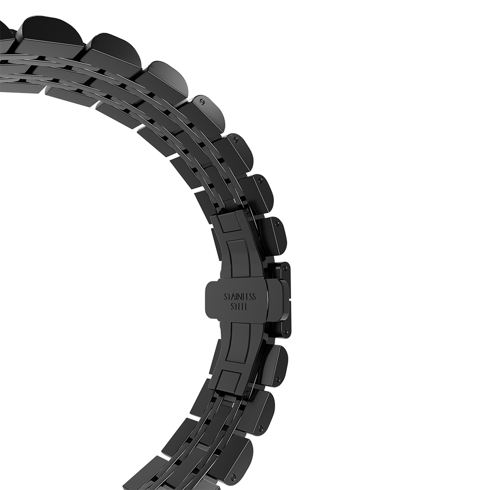 Ein schwarzes Edelstahl-Armband vor weißem Hintergrund. Das Band ist gebogen und der Verschluss trägt die Aufschrift "Stainless Steel".