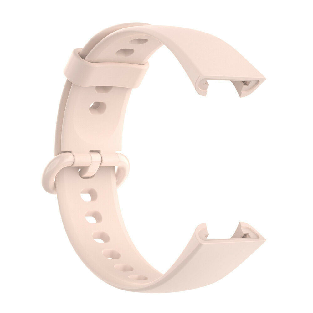 Ein hellrosa Uhrenarmband wird gezeigt. Es hat eine gebogene C-Form mit Löchern und Kerben zur Befestigung. Der Hintergrund ist weiß.