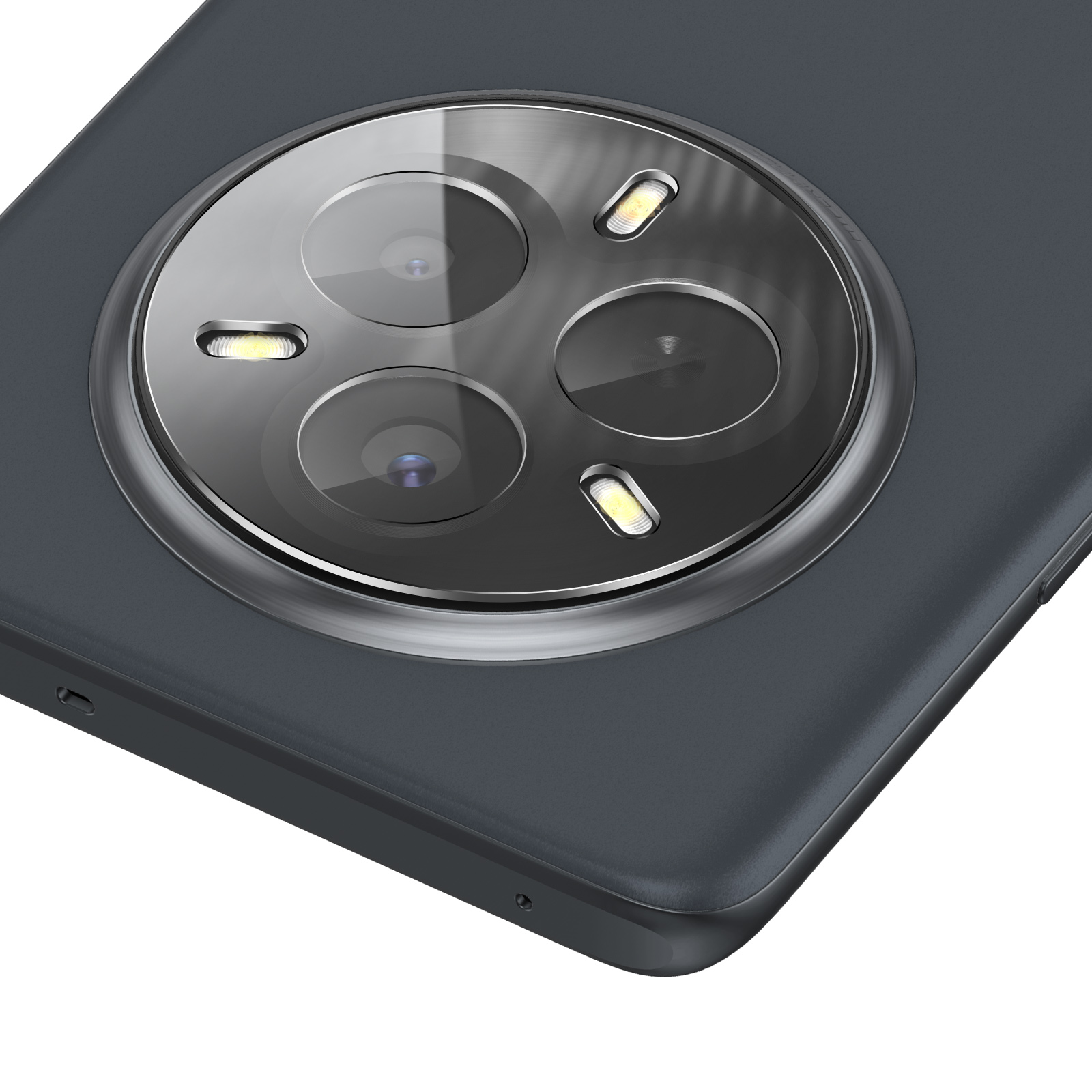 Primo piano del retro di uno smartphone. Caratteristiche: modulo fotocamera con tre obiettivi e flash. Il telefono è grigio scuro.