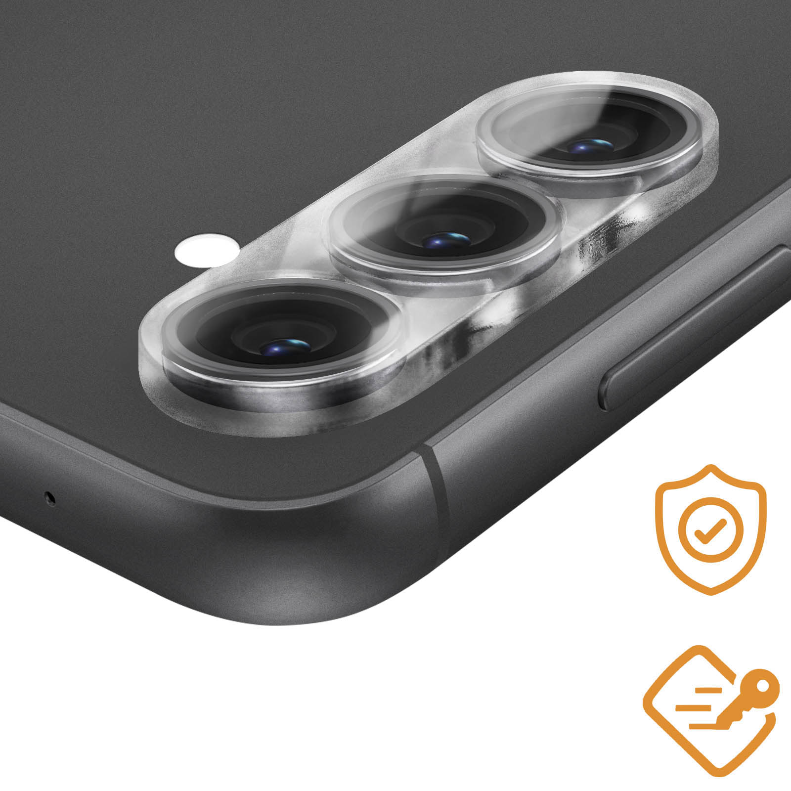 Primo piano di uno smartphone con tre obiettivi. Icone di protezione sul lato destro.
